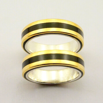 Couple wedding rings wood gold. We work with 18 carat gold and 925/1000 sterling silver. Unique and exclusive wedding rings