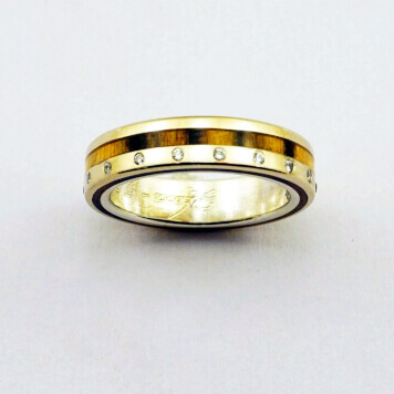 Ring 68, wedding ring – wood – gold – diamonds