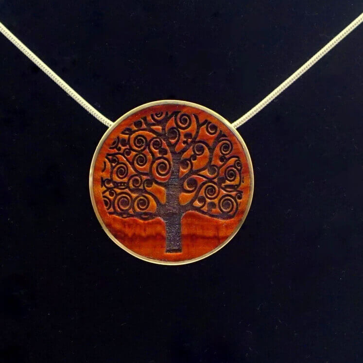 Pendentif - Bois - Argent - Klimt. Des pendentifs uniques créés avec du bois précieux de l’argent massif 925/1000 ou de l'or 18 carats.
