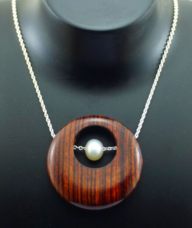 Pendants - Wood - Sterling Silver - Pearl - Gold. Unique pendants created with precious wood, 925/1000 sterling silver or 18-carat gold.